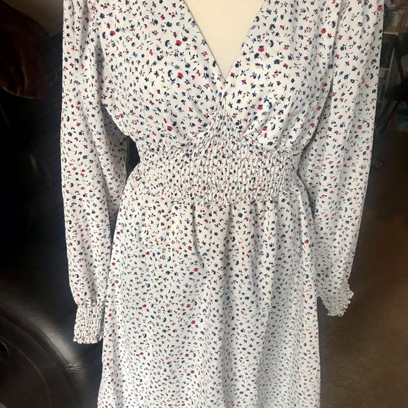 💜SOLD💜Dainty floral dress - Picture 2 of 10